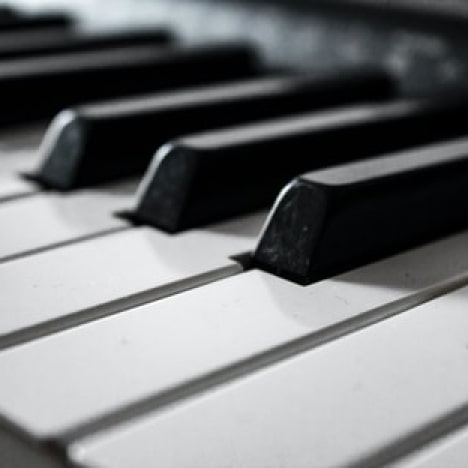 piano keys in black and white