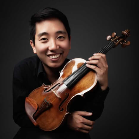portrait of yun-ting lee with violin